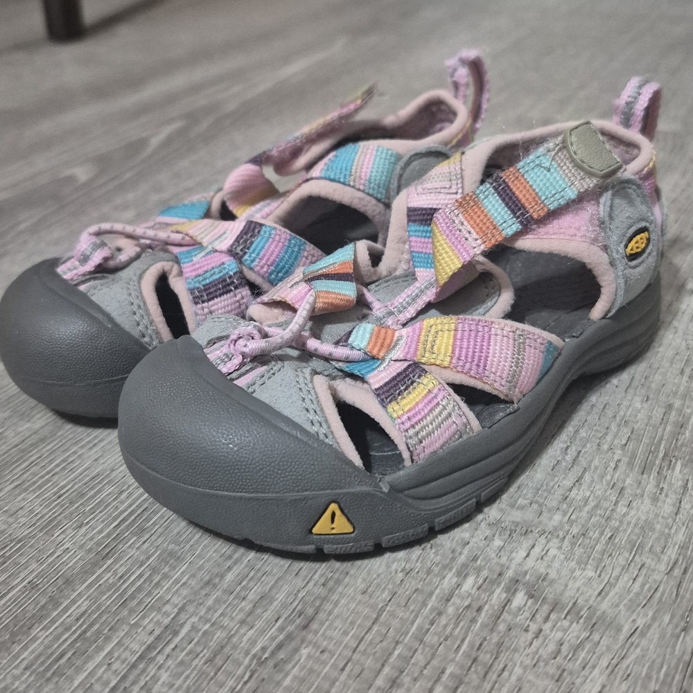 Keen sandals hiking shoes little kid girls sz 7 toddler pink and grey newport